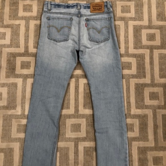 Levi's Girls Boyfriend Light Wash Jeans - Picture 4 of 5